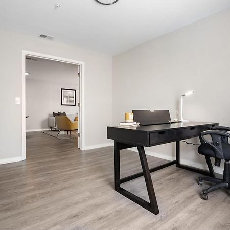 One Bedroom Apartment Near Downtown Ρόλι Εξωτερικό φωτογραφία