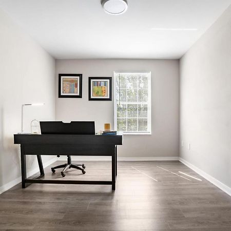 One Bedroom Apartment Near Downtown Ρόλι Εξωτερικό φωτογραφία