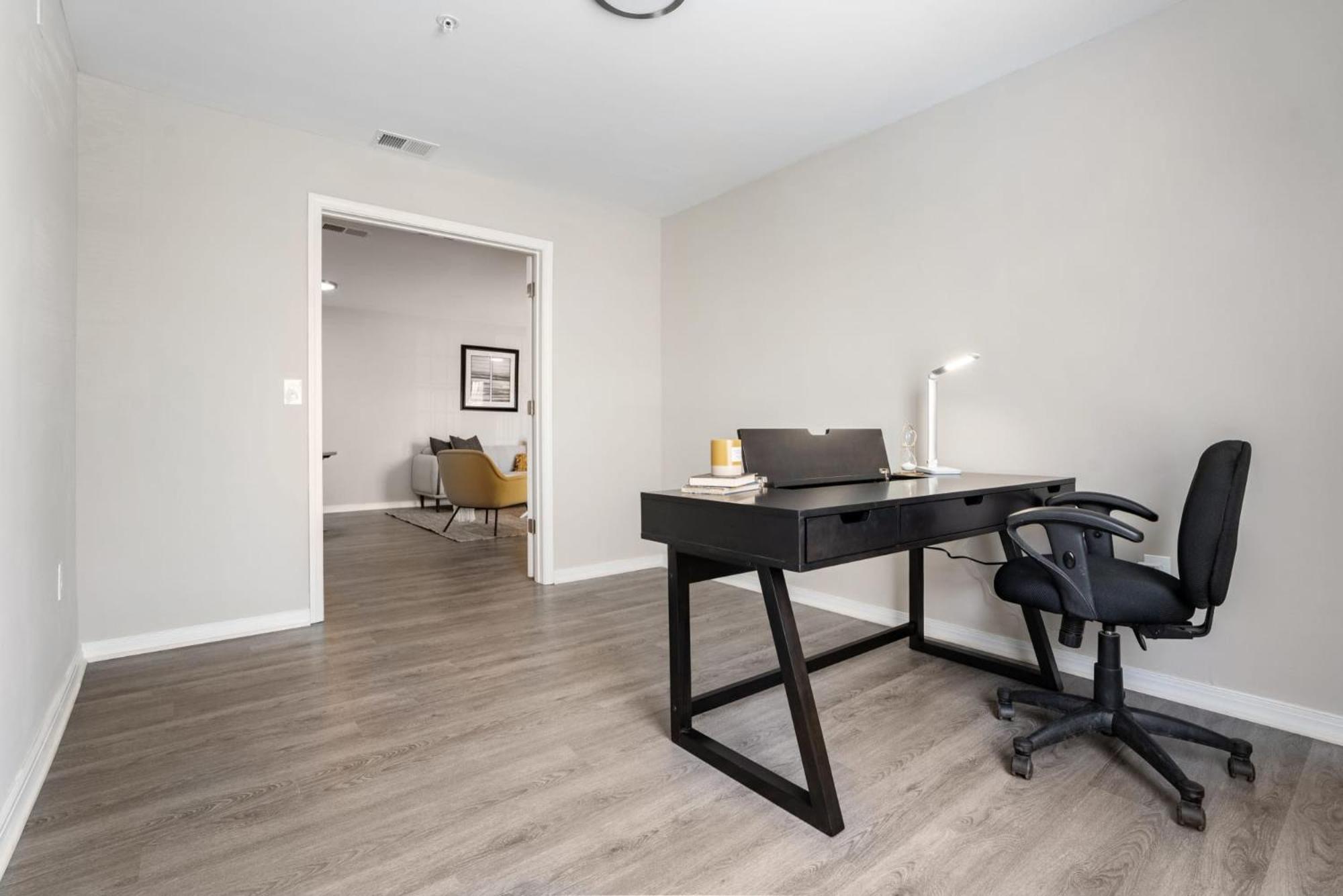 One Bedroom Apartment Near Downtown Ρόλι Εξωτερικό φωτογραφία