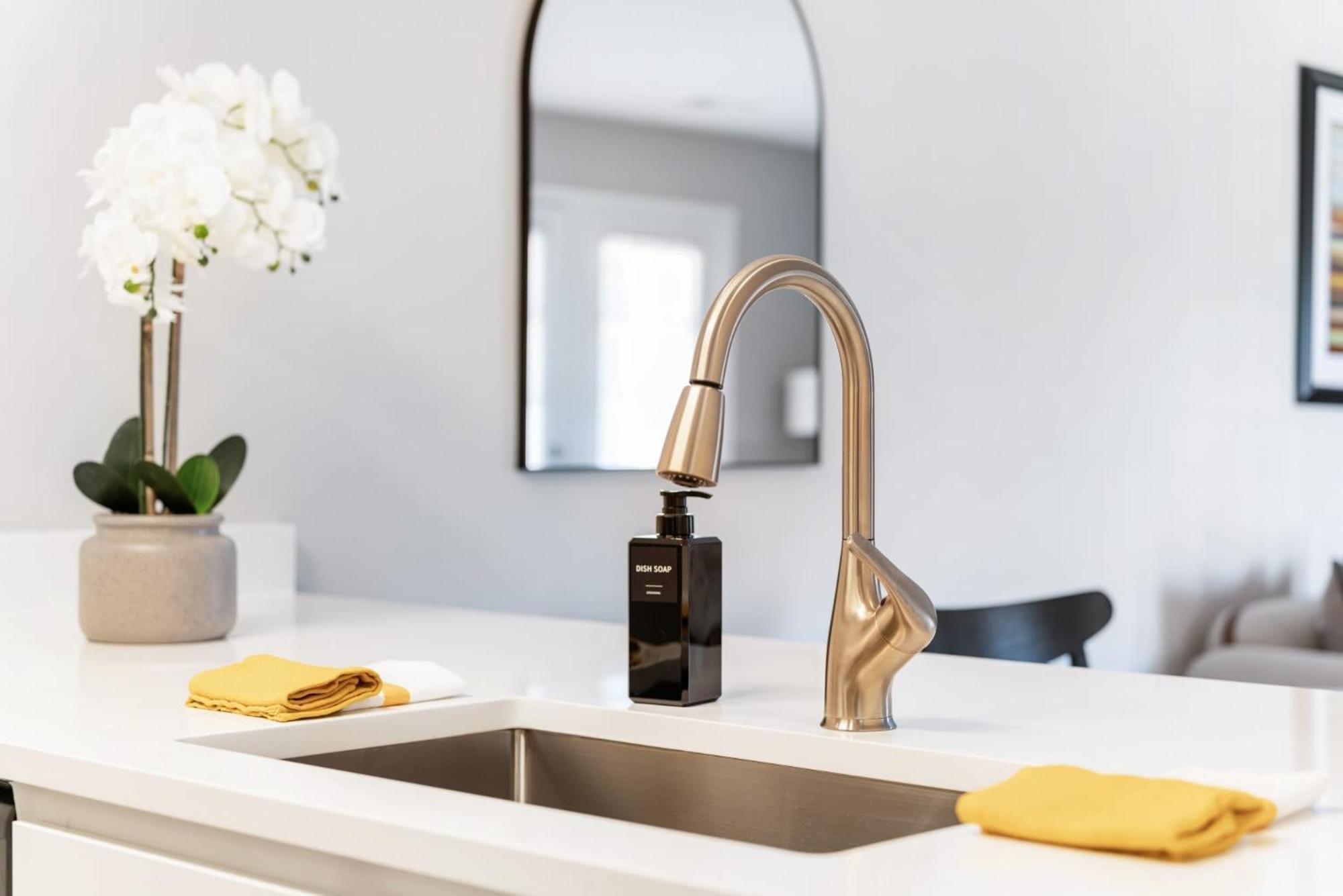 One Bedroom Apartment Near Downtown Ρόλι Εξωτερικό φωτογραφία