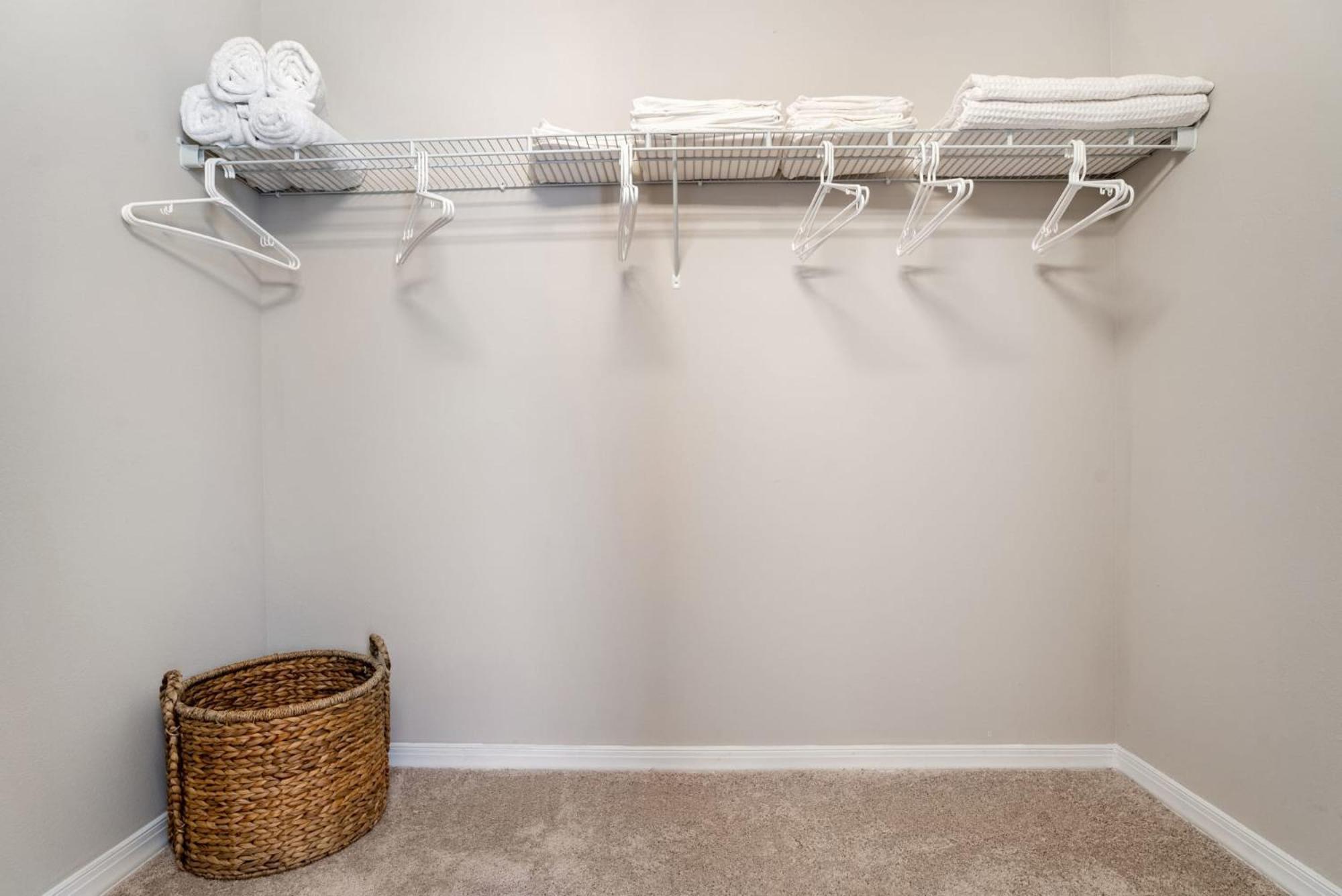 One Bedroom Apartment Near Downtown Ρόλι Εξωτερικό φωτογραφία
